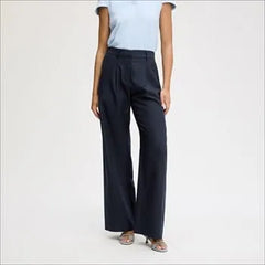 Pleated Relaxed Pant